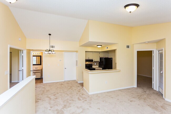 Building Photo - Beautiful Condo with 2-bedroom and 2-bathroom in Bella Vista