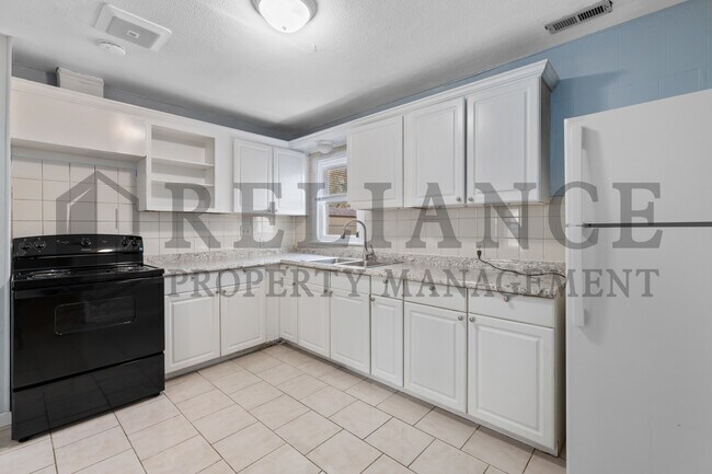 Building Photo - 1249 N Pershing St