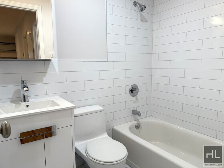 Building Photo - 6 AVENUE