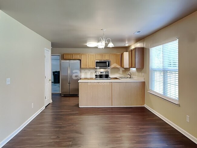 Building Photo - 1038 Vanguard Dr