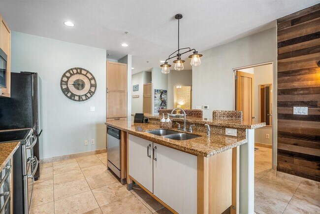 Building Photo - 9420 Seawall Blvd