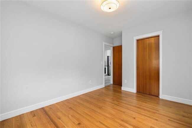 Building Photo - 5 Holten Ave