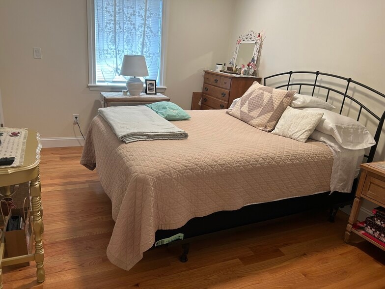 Building Photo - 925-927-927 Massachusetts Ave