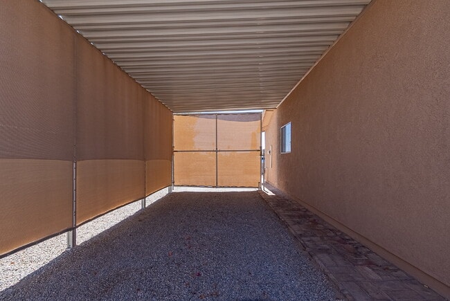 Building Photo - "Well Maintained 2-Bedroom, 2 Bathroom hom...