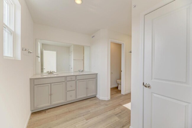 Building Photo - 5956 Hawkweed Dr