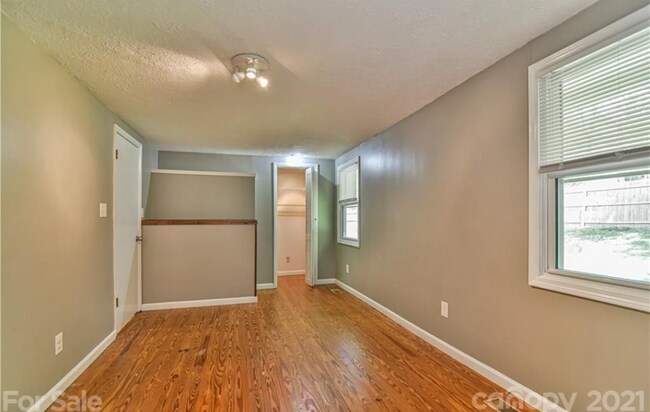 Building Photo - 50 Booker St