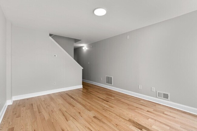 Building Photo - 2518 E Fayette St