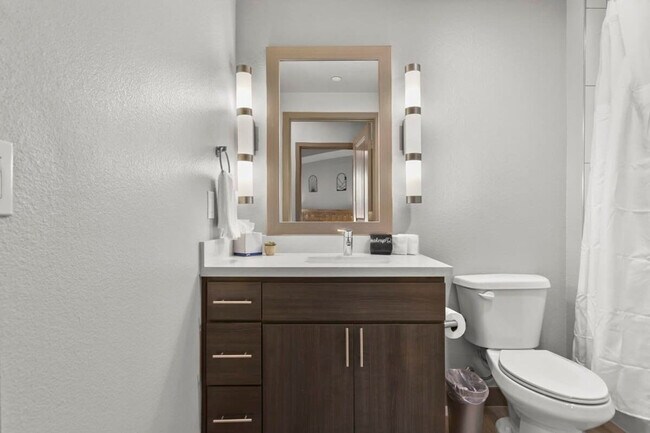 Building Photo - 390 N 2nd Ave