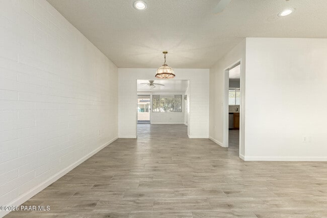 Building Photo - 11014 W Cheryl Dr