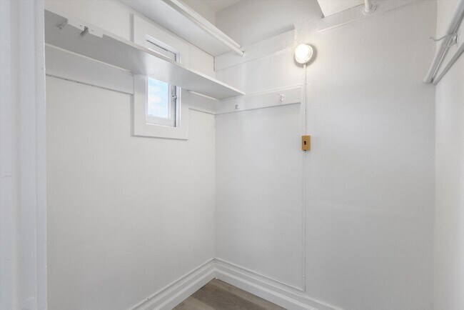 Building Photo - 2255 Lincoln Ave