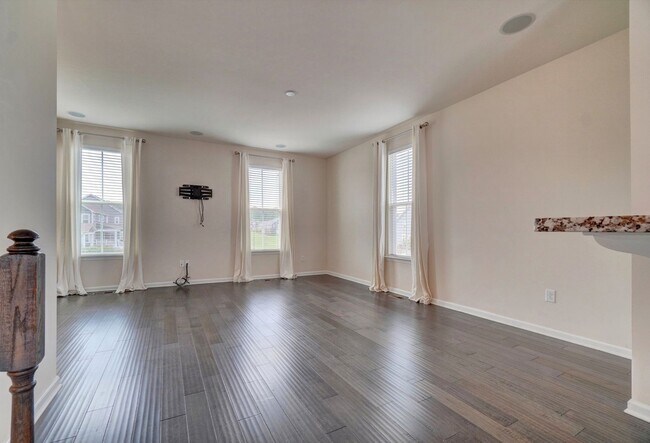 Building Photo - READY 08-17-26l!! A 3-Bedroom Townhome w/Garage in Culpepper Landing! Community Pool, Dog Park, P...