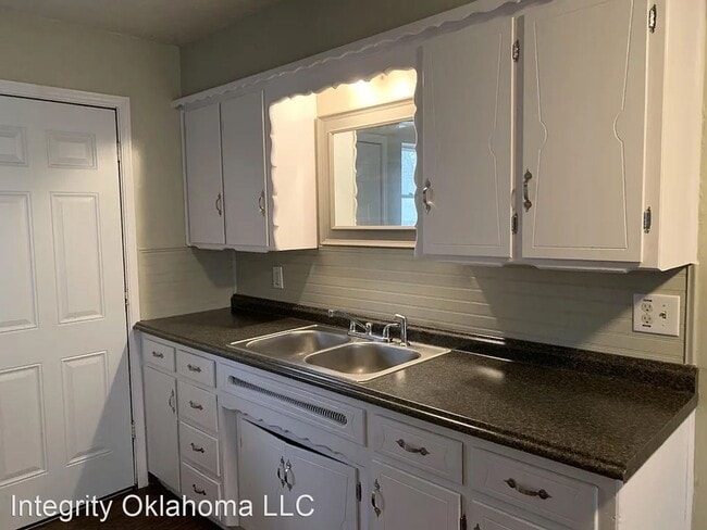 Building Photo - 2 br, 1 bath House - 4611 N. Wheeler Ave