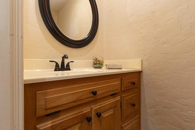 Building Photo - 5095 S Wanda Gray Ave