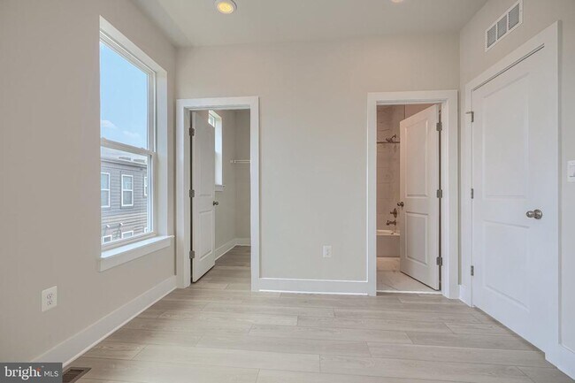 Building Photo - 2705 Ferry Bar Dr