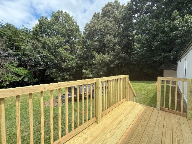 Building Photo - 2 Bedroom 2 Bath Mobile Home in Greeneville, TN
