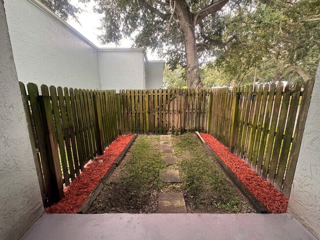 Building Photo - 2836 Somerset Park Dr