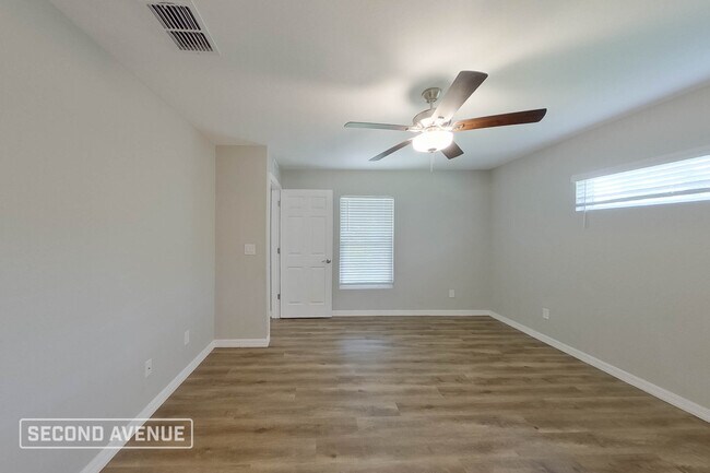 Building Photo - 14051 Canadian Ave