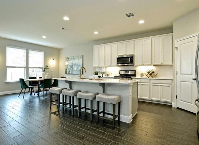 Building Photo - 13911 Osmarea Dr