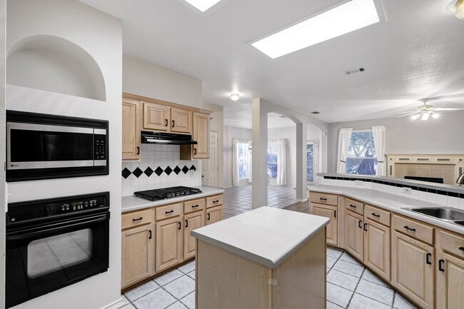 Building Photo - ***APPLICATION CURRENTLY UNDER REVIEW***Gorgeous Brick Home in Gated Shavano Bend