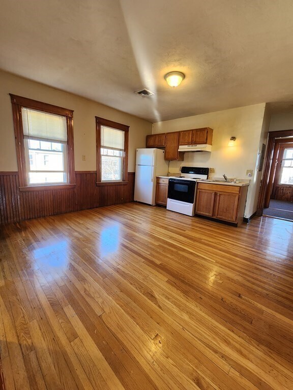 Building Photo - 12 St James Ave