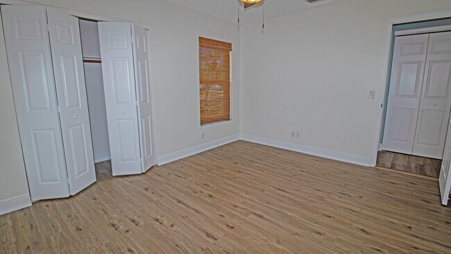 Building Photo - 8804 SE Jardin St