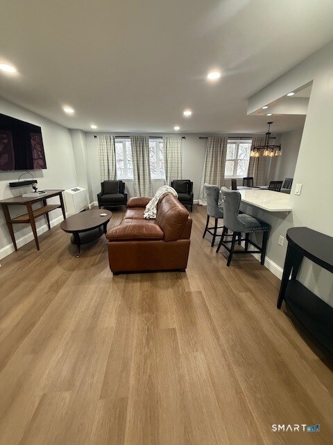 Building Photo - 887 Farmington Ave