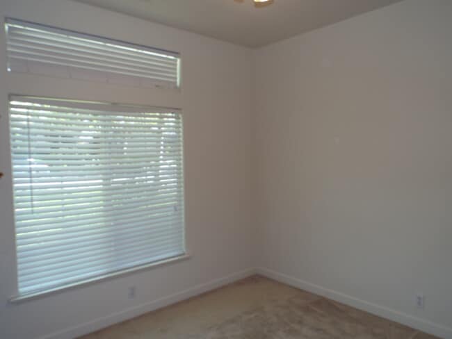 Building Photo - Gorgeous House in California Park Neighborhood!