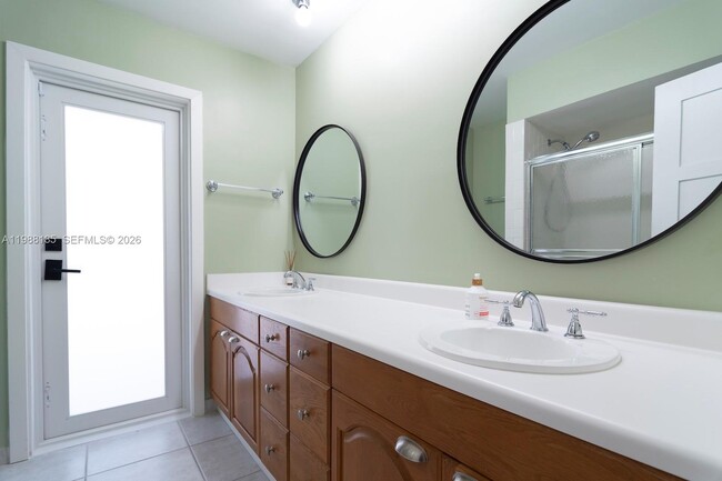 Building Photo - 2011 NE 211th St