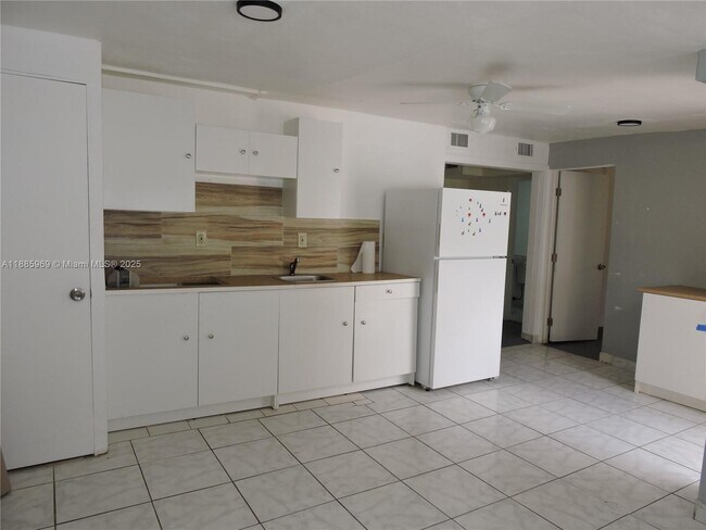 Primary Photo - 681 NE 3rd Pl