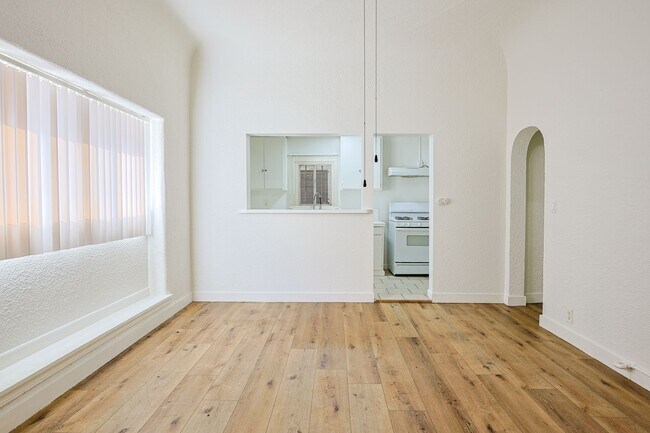 Building Photo - Modern Living in Koreatown: Stylish Studio Apartment