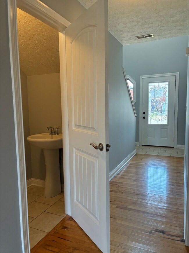 Building Photo - 137 Twin Lakes Dr