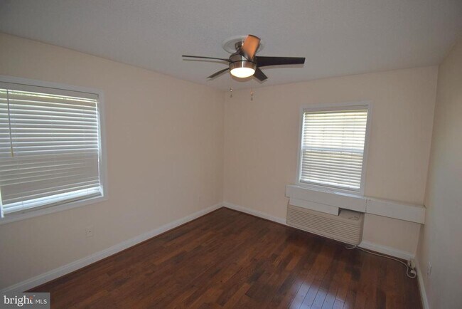 Building Photo - 2241 Farrington Ave