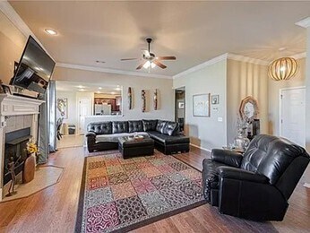 Building Photo - 1652 N Oakhaven Pl