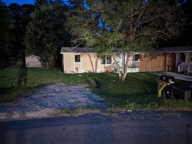Primary Photo - 190 Carver Ave