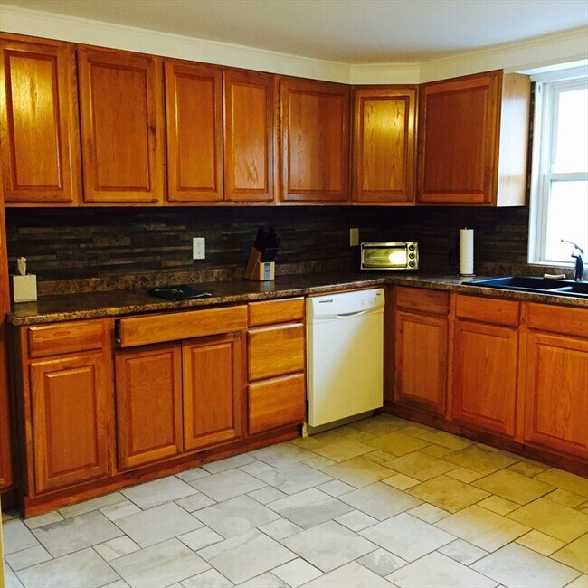 Building Photo - 9 Hall St