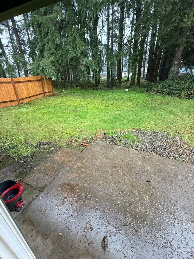 Building Photo - Newly Remodeled Duplex