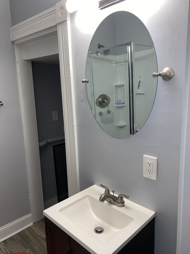 #1 Bathroom - 1609 Norris Pl