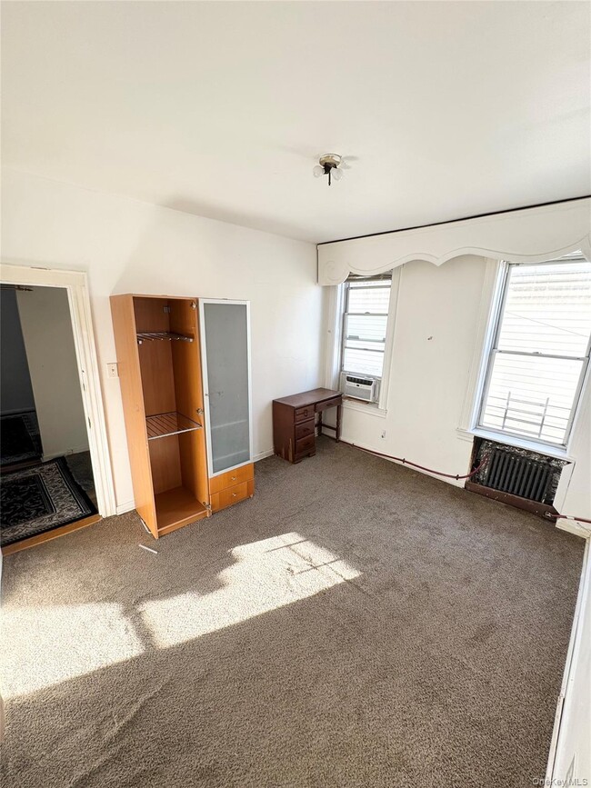 Building Photo - 18 Bay 22nd St