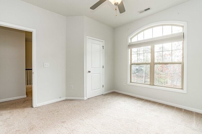 Building Photo - 321 View Dr