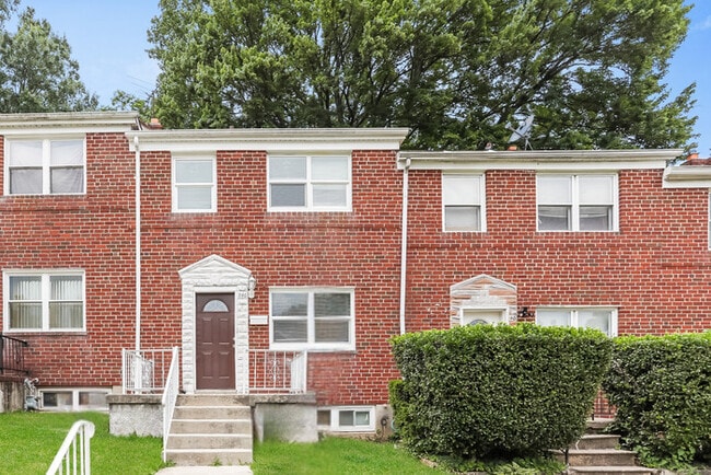 Primary Photo - 946 Masefield Rd