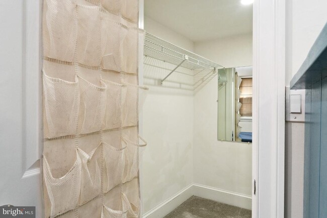 Building Photo - 902 D St SE