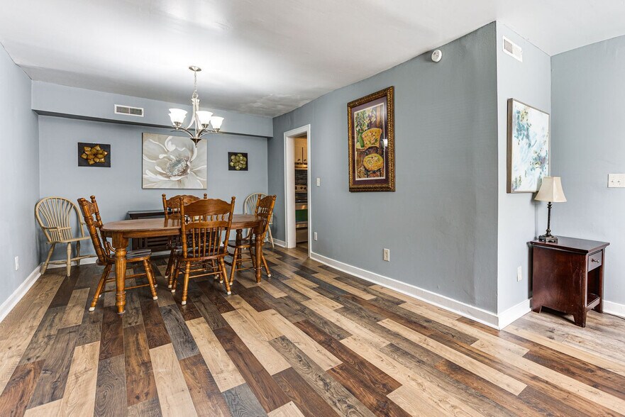 Building Photo - 4731 Sanders Ave