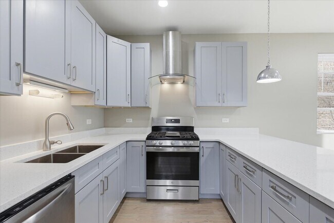 Building Photo - 1048 N Lawndale Ave