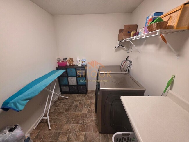 Building Photo - MOVE IN SPECIAL OF THE YEAR! Sign a lease ...