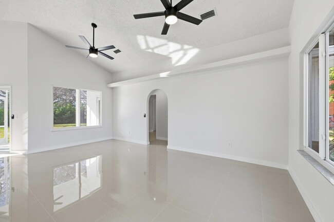 Building Photo - 3031 SE Galt Cir