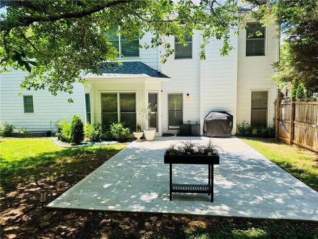 Building Photo - 2887 Montview Dr SW