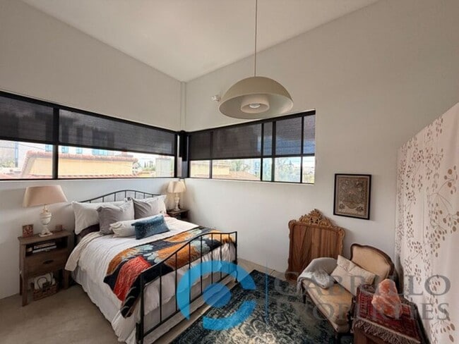 Building Photo - 3771 Centre St