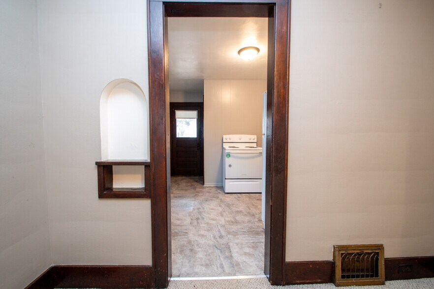 Building Photo - 1127 E Corrington Ave