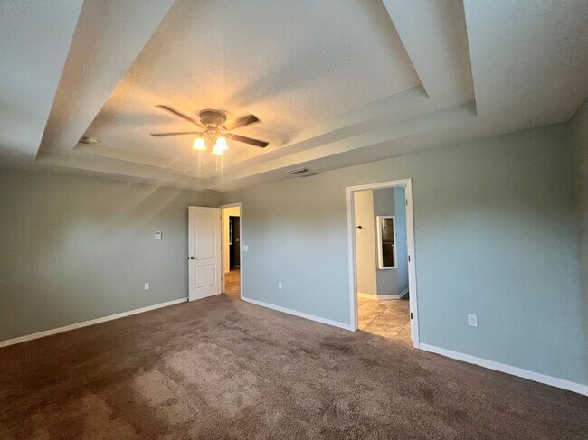 Building Photo - 4/3/2 HOME IN EDINA GARDEN OF EDEN