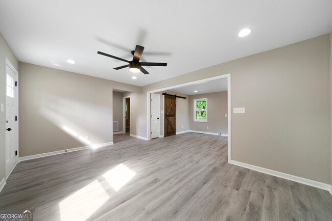 Building Photo - 515 Harper Ave SW